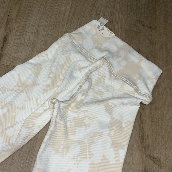 aerie offline ribbed floral legging 7/8 - Picture 8 of 10